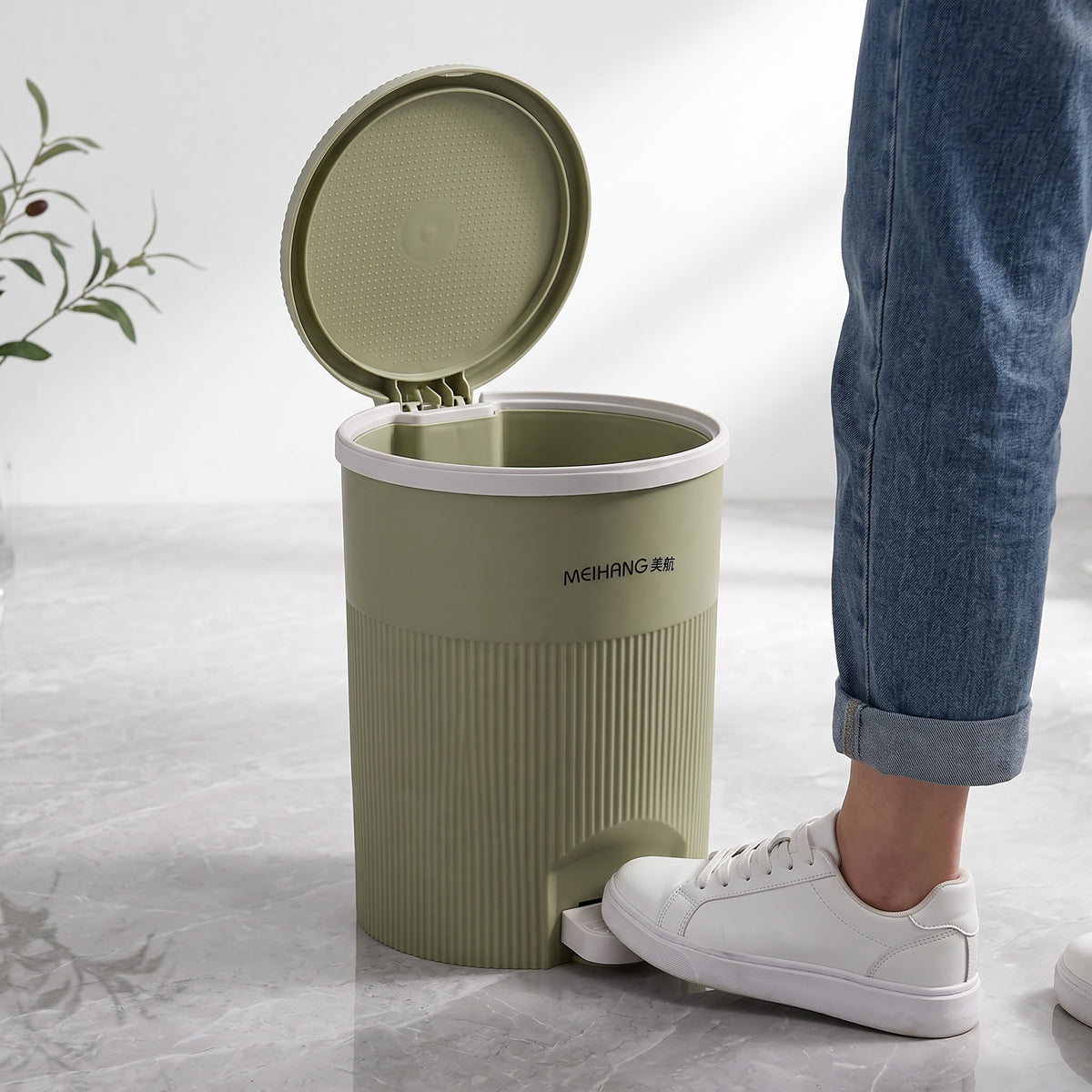Royal Round Pedal Dustbin with Lid – Hands-Free Trash Can for Kitchen, Bathroom & Office